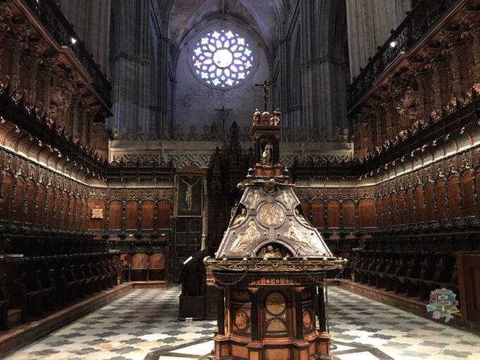 Seville: Cathedral, Giralda, and Royal Alcázar Guided Tour - Climb the Iconic Giralda Tower