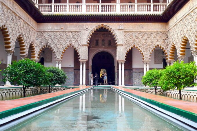 Seville: Cathedral, Giralda, and Royal Alcázar Guided Tour - Admire Stained-Glass and Artworks