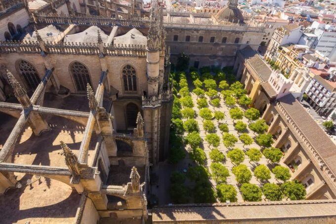 Seville: Cathedral & Giralda Tower Guided Tour With Tickets - Exploring Seville Cathedral