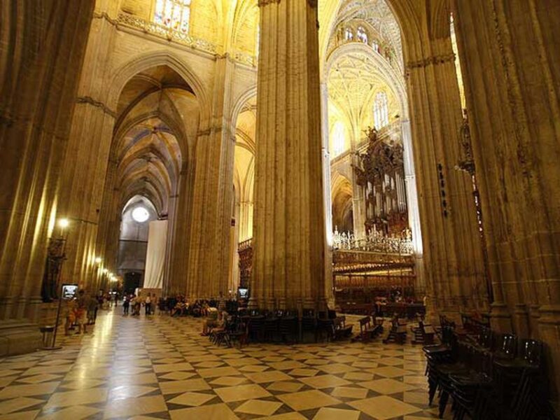 Seville: Cathedral Guided Tour W/ VR City Tour & Roof Lunch - Dining Experience
