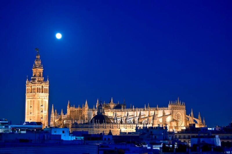Seville: Cathedral of Seville Guided Night Tour & Light Show - A Look at the Highlights