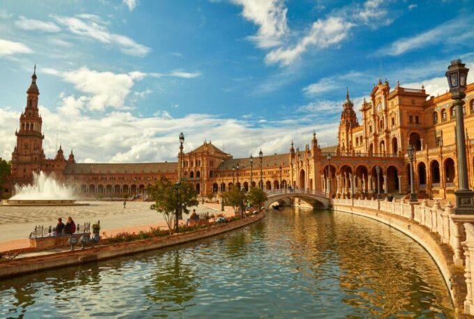 Seville Centre in 1 Day: Walking Tour With Digital Guide - What to Bring