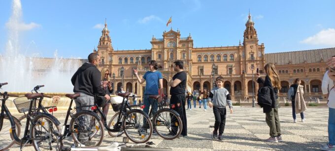 Seville: City Highlights Bike Tour - Group Size and Language
