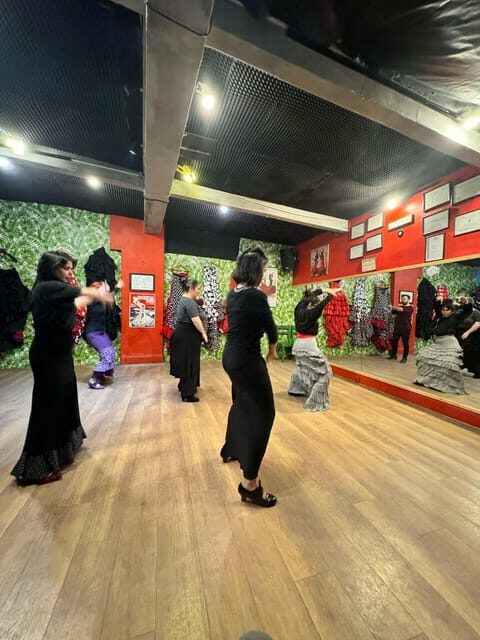 Seville: Enjoy a class of approach to flamenco - FAQ