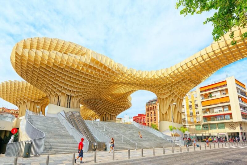 Seville: Express Walk With a Local in 60 Minutes - Taking in the Flamenco Scene
