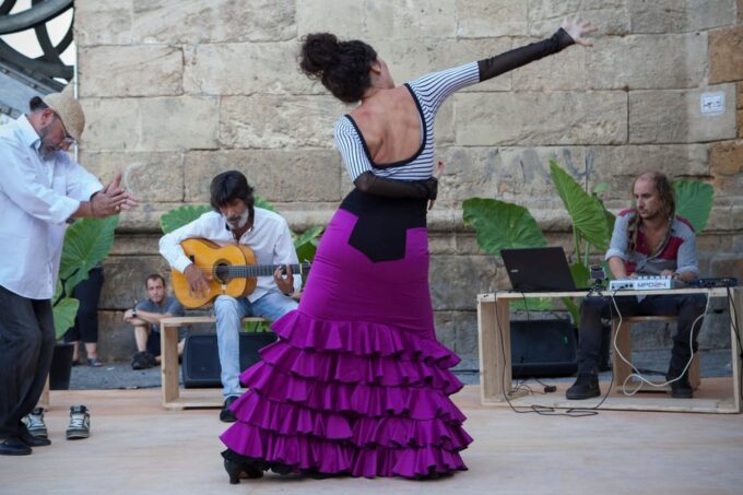 Seville: Flamenco 2 X 1: Flamenco Tour + Dance Class - Significance of Flamenco in Seville