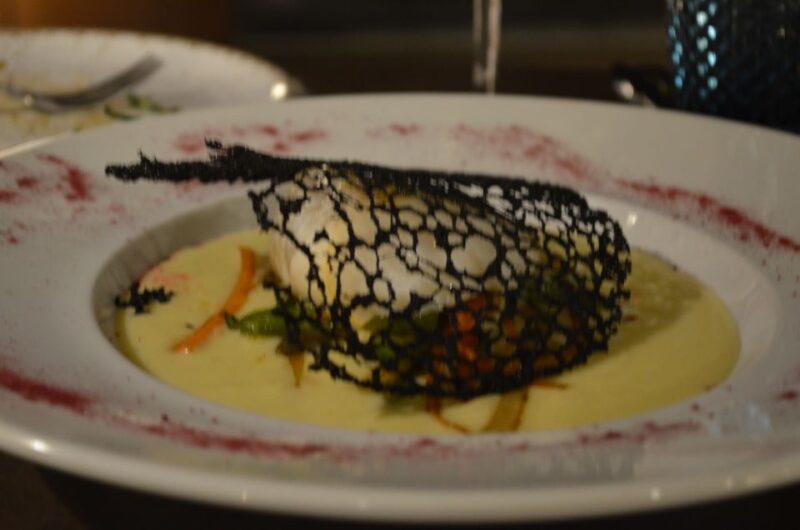 Seville: Flamenco Show & Roof Dinner With Cathedral Views - Dining Experience