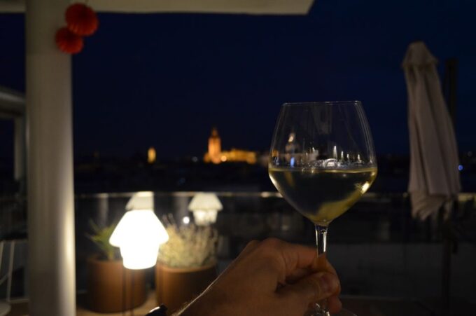 Seville: Flamenco Show & Roof Dinner With Cathedral Views - Restaurant Setting