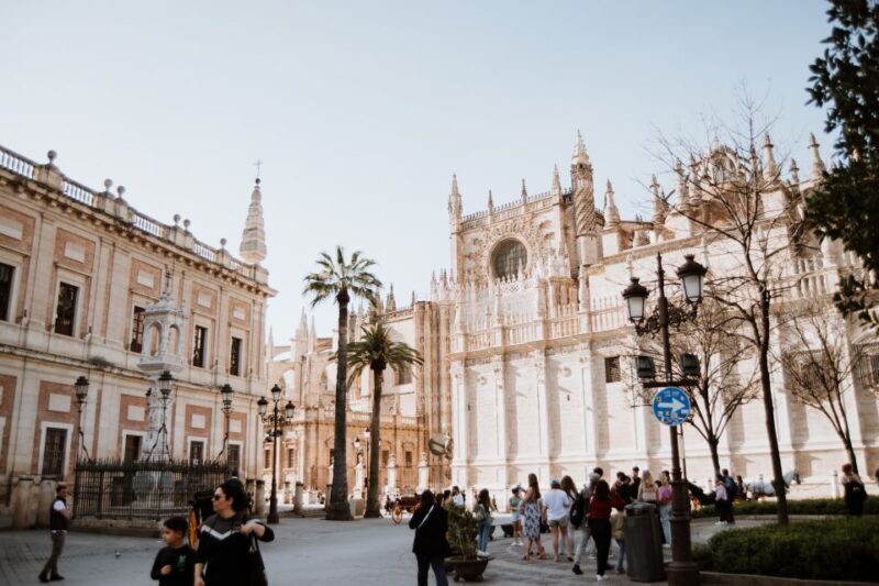 Seville Jewish Quarter walking tour: Santa Cruz District - The Streets and Atmosphere