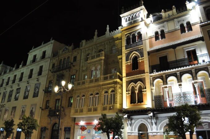 Seville Night Tour A Must See - Réplica Del Giraldillo and Torre Abdel Aziz