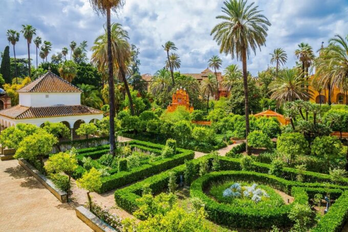 Seville: Priority Access Cathedral, Giralda & Alcázar Tour - Getting to the Meeting Point