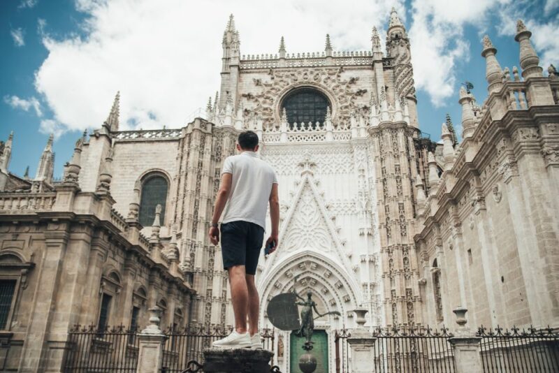 Seville: Professional Photoshoot Outside Cathedral & Giralda - Location and Cultural Significance