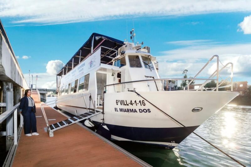 Seville: Restaurant Boat Ride on the Guadalquivir River With Lunch/Dinner - Dining Experience