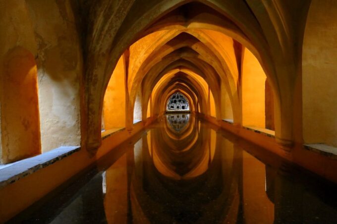 Seville: Small-Group Alcázar Guided Tour & Entry Ticket - Guided Tour Experience: Meet Your Licensed English-Speaking Guide