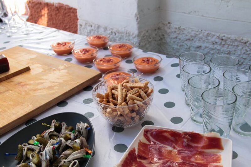 Seville: Tour, Class, Traditional Food and Exciting Flamenco Show - Key Points