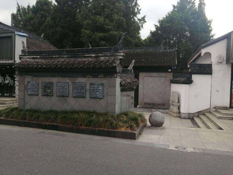 Shanghai: Guanding Temple and Muslim Mosque Guided Tour - The Architecture and Its Cultural Significance