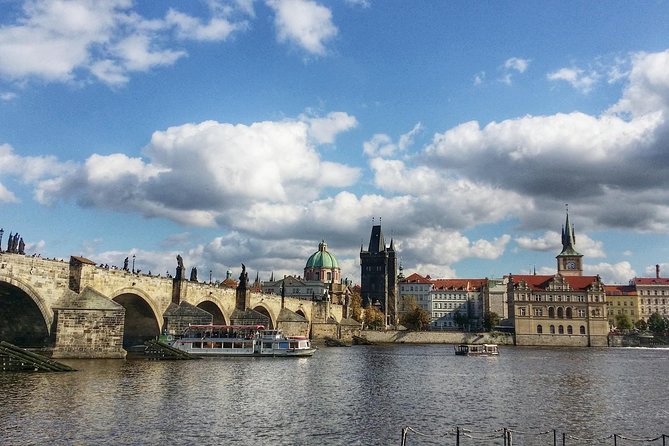 Shared Departure Transfer: Prague Hotel to Prague Airport - Luggage Policies