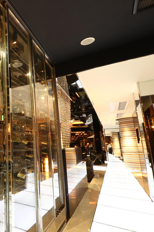 Shinjuku: Uncover the Real Host Club With a Local Regular - Unique Experiences Offered