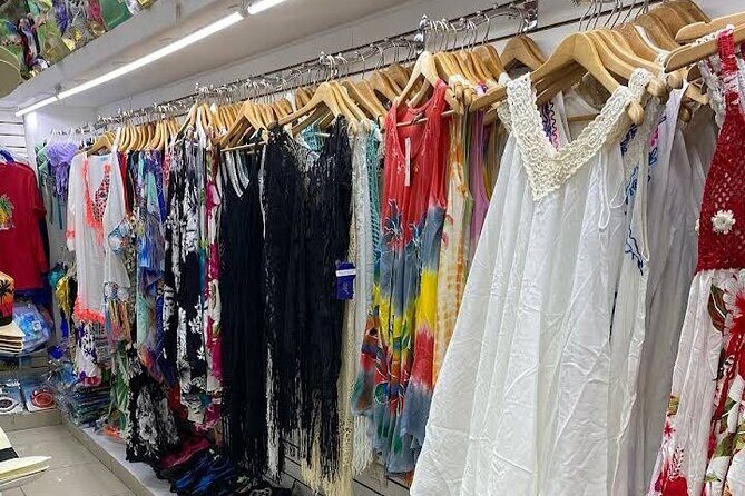 Shopping or souvenirs in Plaza Bávaro - Key Points