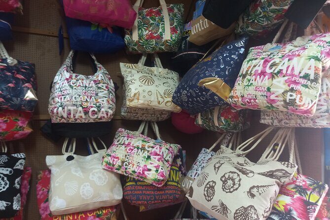 Shopping or souvenirs in Plaza Bávaro - Transportation and Coordination