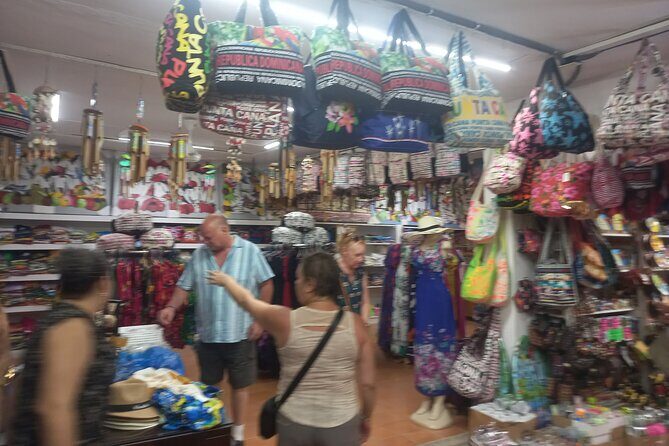 Shopping or souvenirs in Plaza Bávaro - Cost and Value