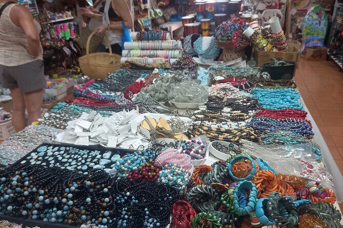 Shopping or souvenirs in Plaza Bávaro - Authenticity and Reviews