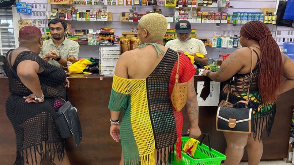 Shopping & Sightseeing Local Guided Tour In Montego Bay - Deals at Margaritaville