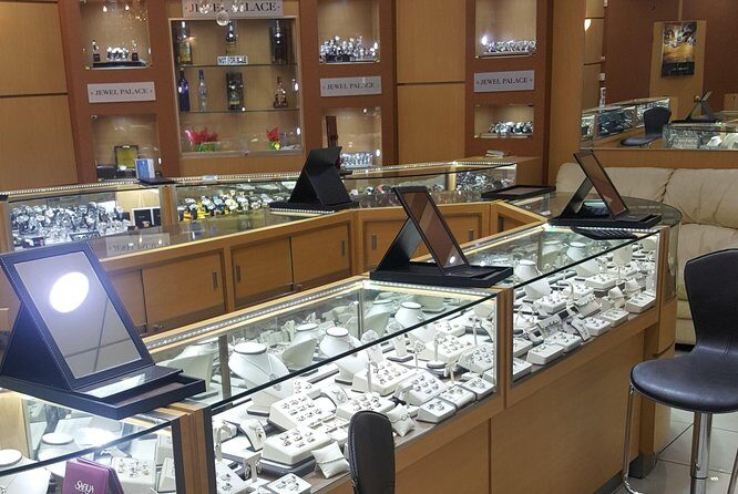 Shopping Tour From Runaway Bay Hotels - The Sum Up