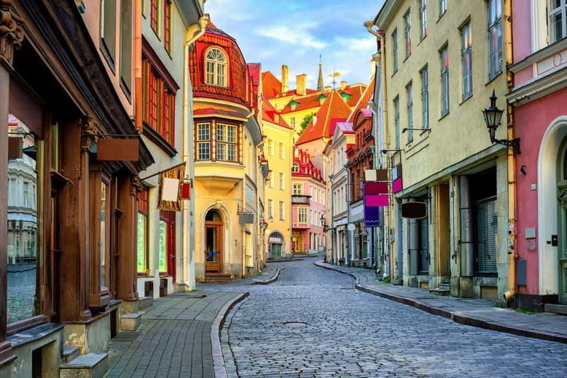 Shore Excursion in Tallin - Toompea Castle and Estonian Parliament