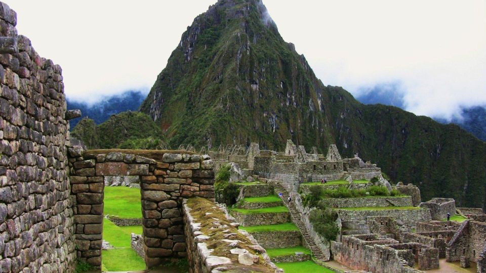 Short Inca Trail to Machu Picchu 2 Days - Day 2 at Machu Picchu