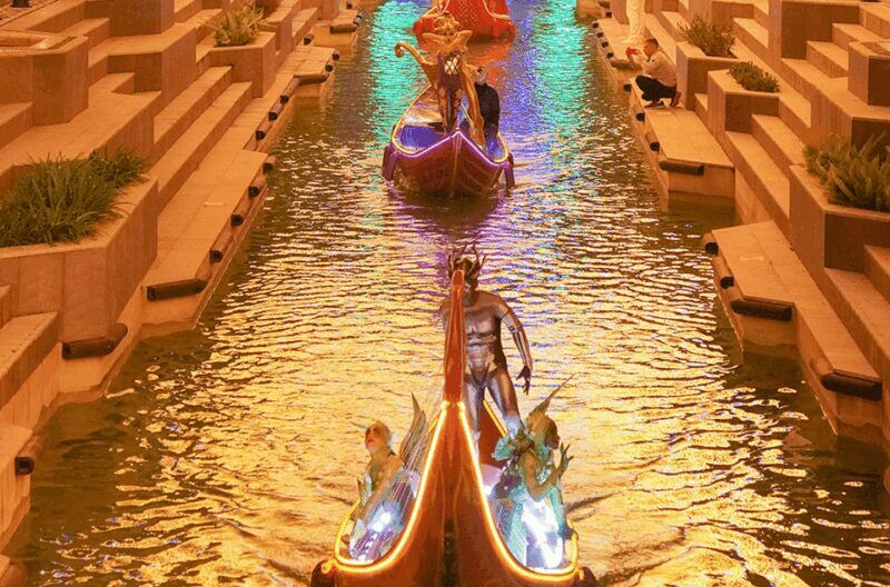 Side: Land of Legends Bus Transfers and Boat Parade - Key Points