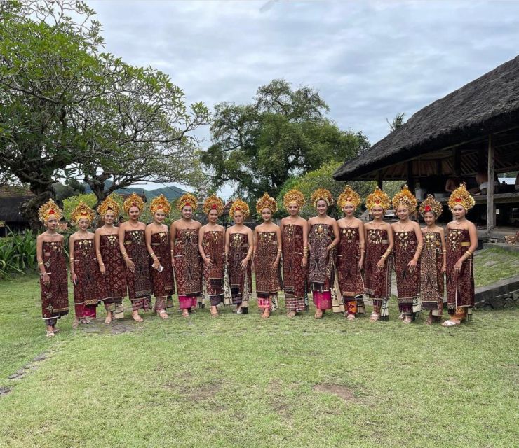 Sidemen: Traditional Villages, Salt Farm & Tirta Gangga Tour - Discovering Tenganan Village