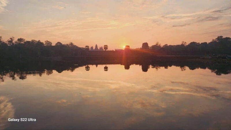 Siem Reap: 1-Day Angkor Wat Sunrise Tour in Spanish - The Sum Up