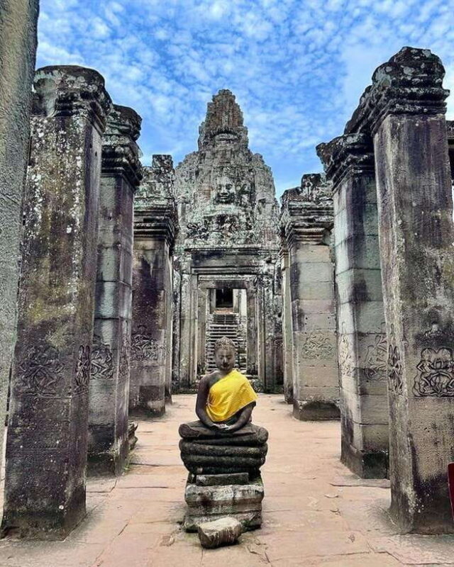 Siem Reap: 1-Day Group Tour of Angkor in Spanish with Expert Tour Guide - Authentic Experiences and Practical Tips