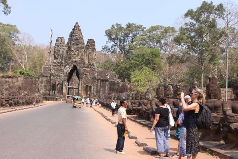 Siem Reap Angkor Wat Guide Tour -Small Group - Key Points