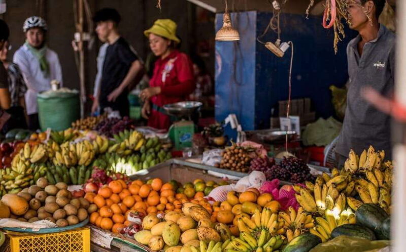 Siem Reap: Night Market Street Food Tour with Dinner - The itinerary in detail