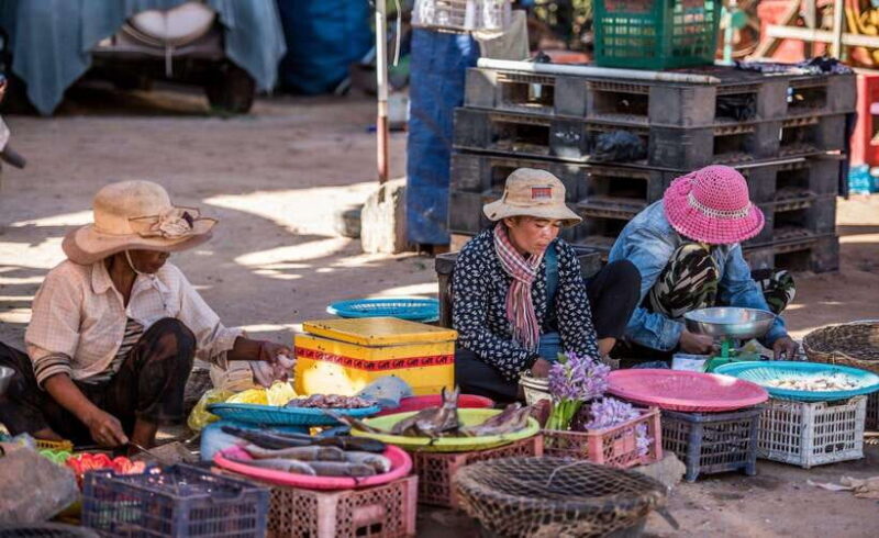 Siem Reap: Night Market Street Food Tour with Dinner - What travelers say