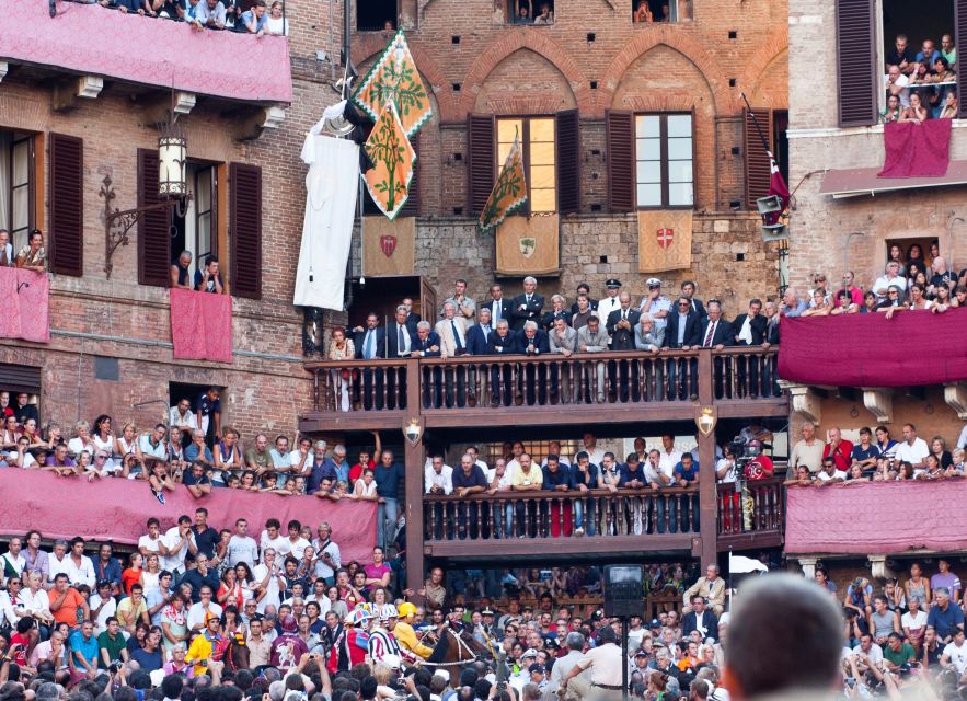 Siena: Palio Walking Tour - Break at Facciatone