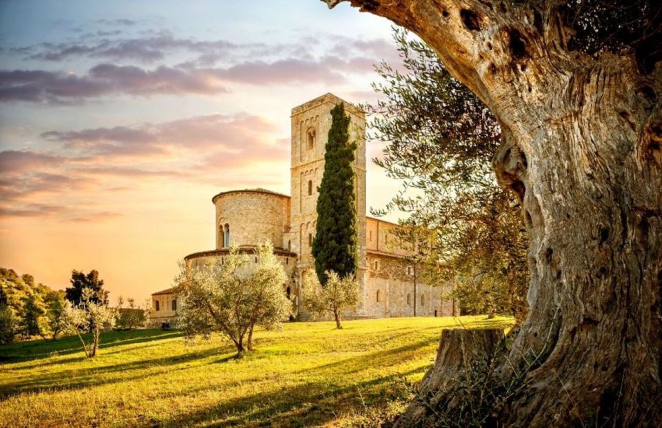 Siena: San Gimignano, Chianti & Montalcino Small-Group Tour - Medieval San Gimignano