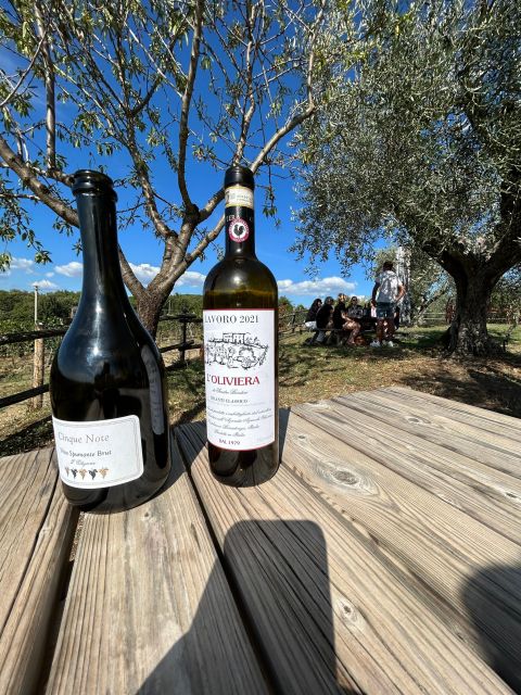 Siena: Tuk Tuk Tour With Wine Tasting - Visiting a Local Winery