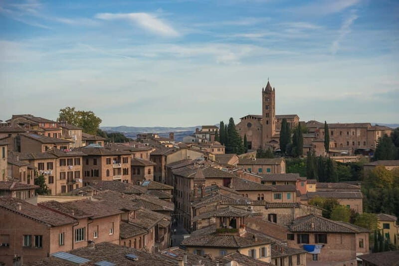 Sienas Ultimate Food Tour: Full Tuscan Meal with a Local - The Guides and Atmosphere
