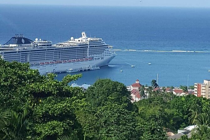 Sightseeing& Beach with stops for Shopping and lunch in Ocho Rios - Key Points