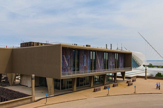 Sightseeing in Milwaukee  Private Walking Tour - Key Points