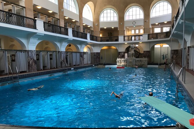 Sightseeing Tour in Aachen - Visiting the Coronation Hall