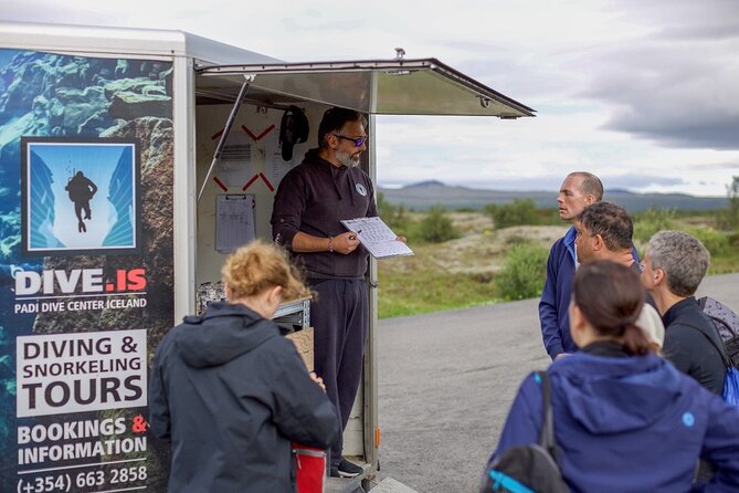 Silfra: Diving Between Tectonic Plates - Meet on Location - Background