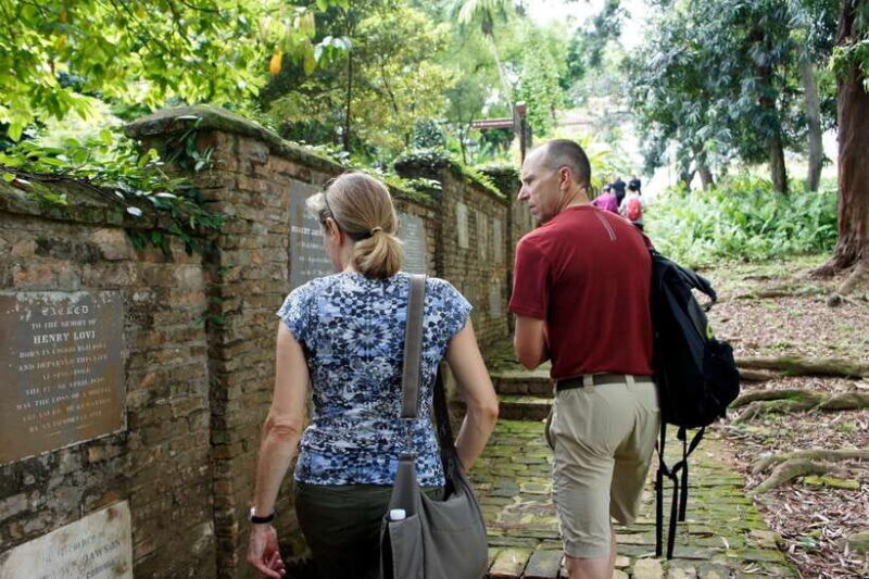 Singapore 2.5-Hour Walking Tour: Graves, Guns & Battles - What Makes This Tour Stand Out?