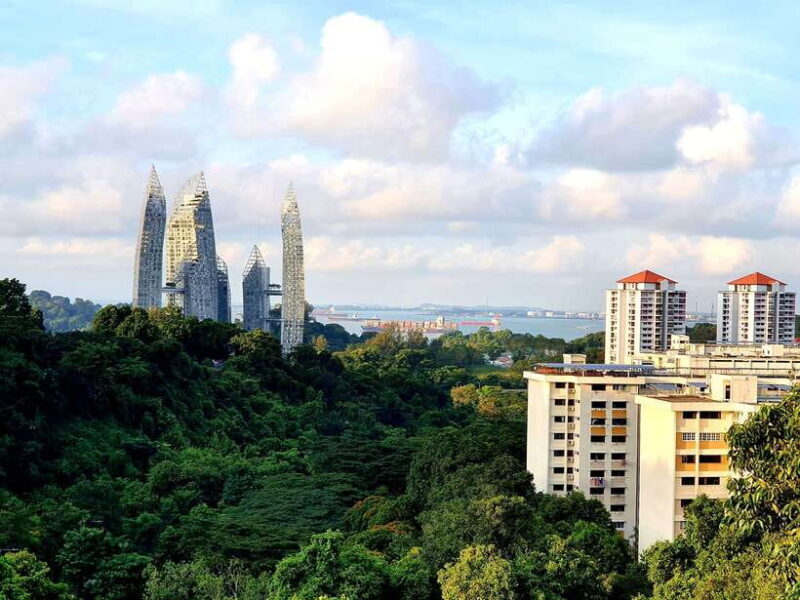Singapore: Faber Peak Guided Walking Tour with Breakfast - Reaching Mount Faber