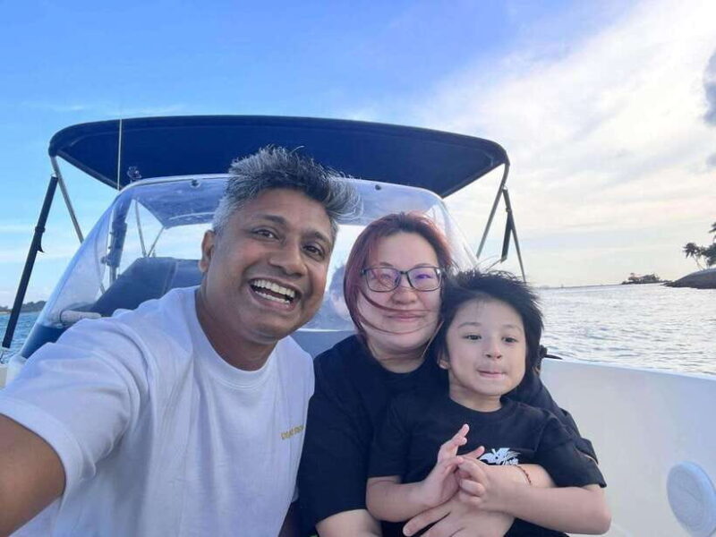 Singapore Speedboat Cruise & Dining Experience - The Authentic Experience
