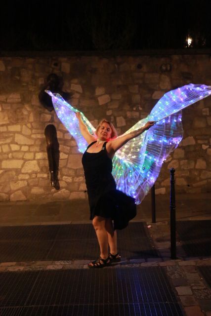 Singing Montmartre by Night With a Diva - Key Points