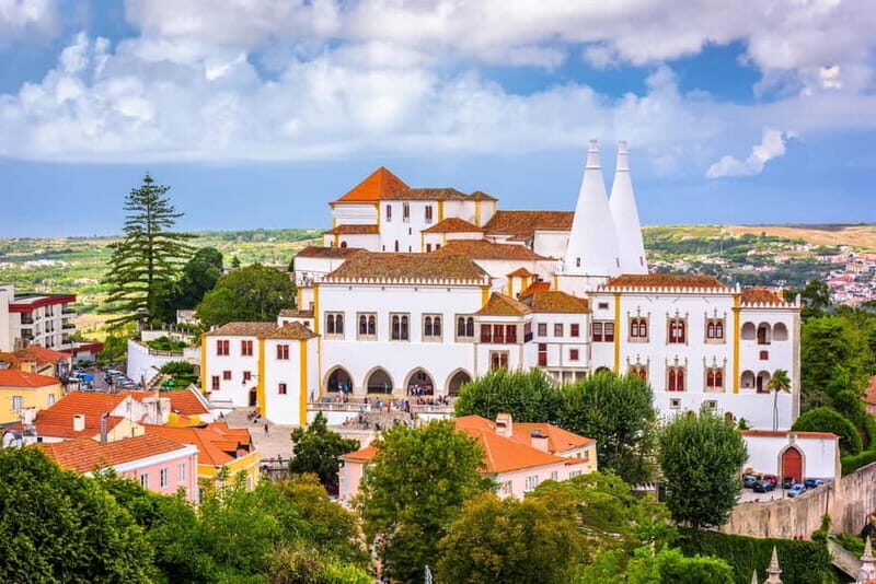 Sintra Hike: Past palaces and hidden paths. - Key Points